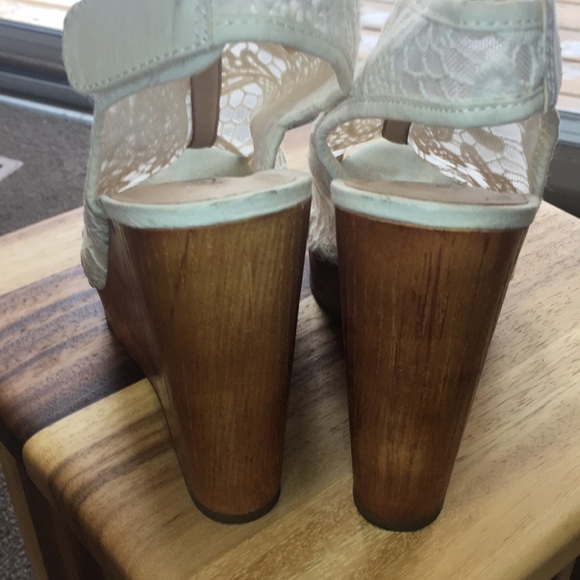 Ladies Lucky Brand lace wedge sandals - Picture 5 of 8